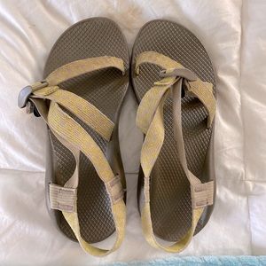 Women’s Chacos 🪴